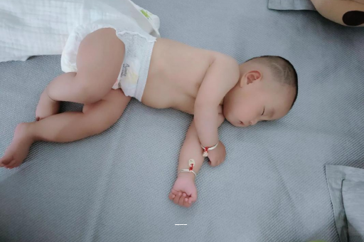 玉溪五个月宝宝呕吐